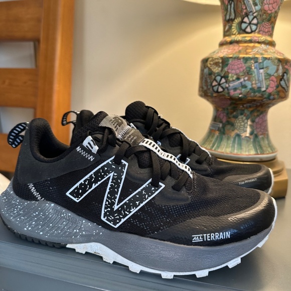 New Balance 8 medium width - Picture 2 of 5